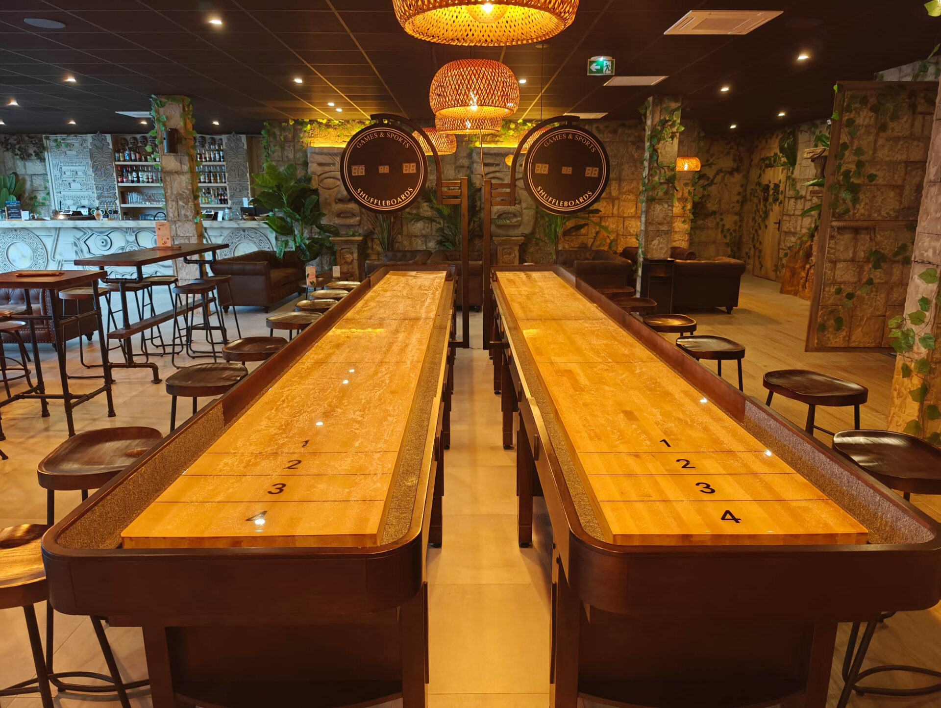Table de shuffleboard professionnelle chez Freeing
