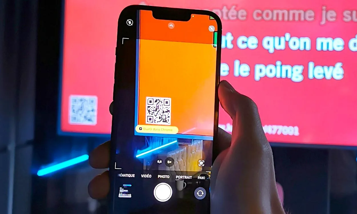 Moment convivial en karaoké privatif chez Freeing